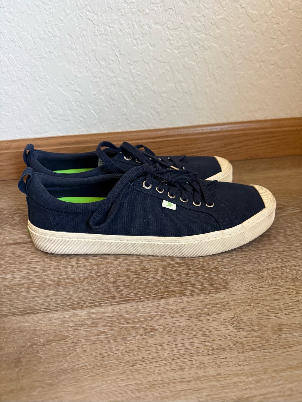 Cariuma OCA Men's Navy Blue Canvas Sneakers Low Top Lace-Up US 10.5 EU 43.5
